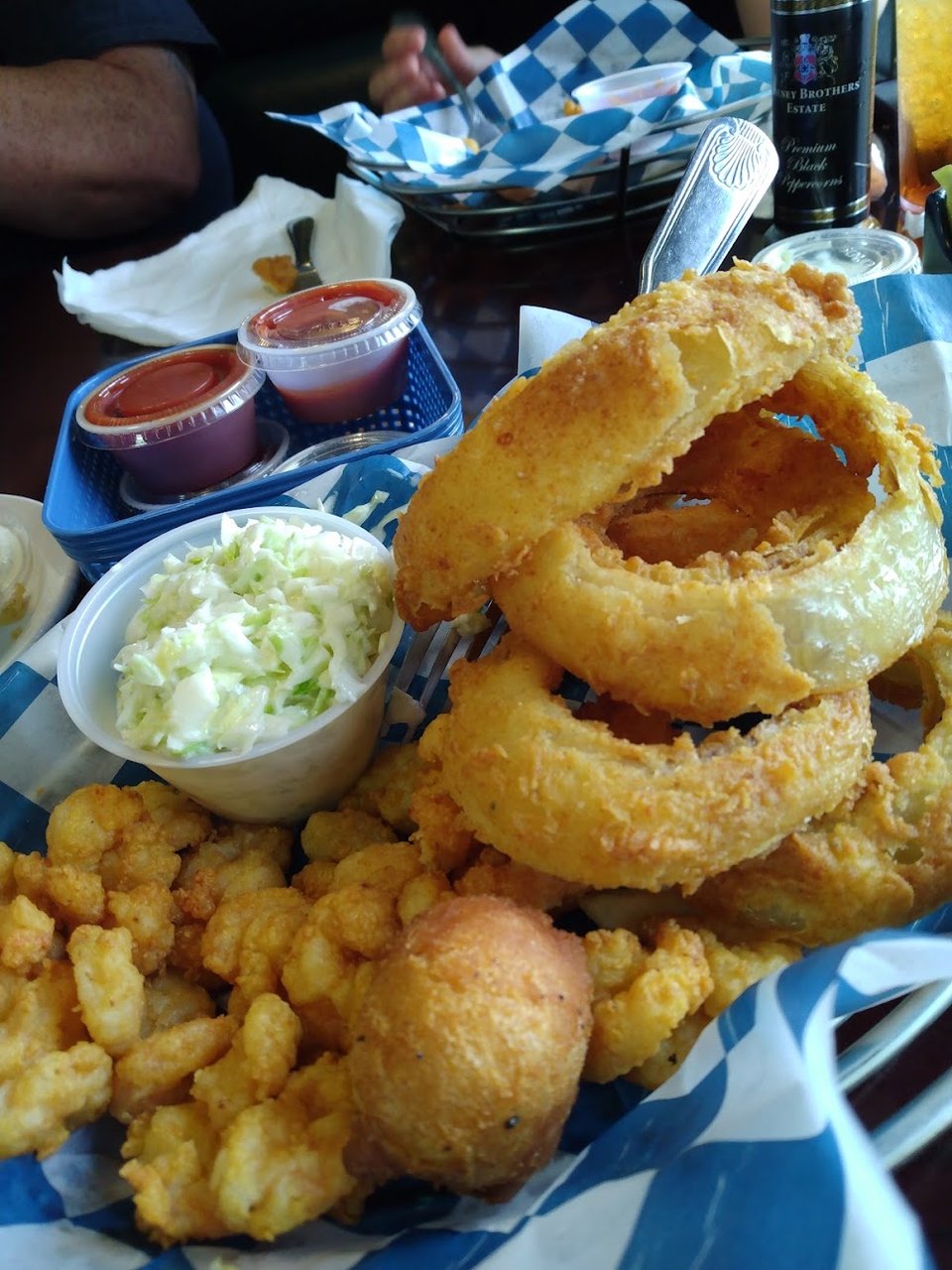 Popcorn Shrimp Basket w Onion Rings